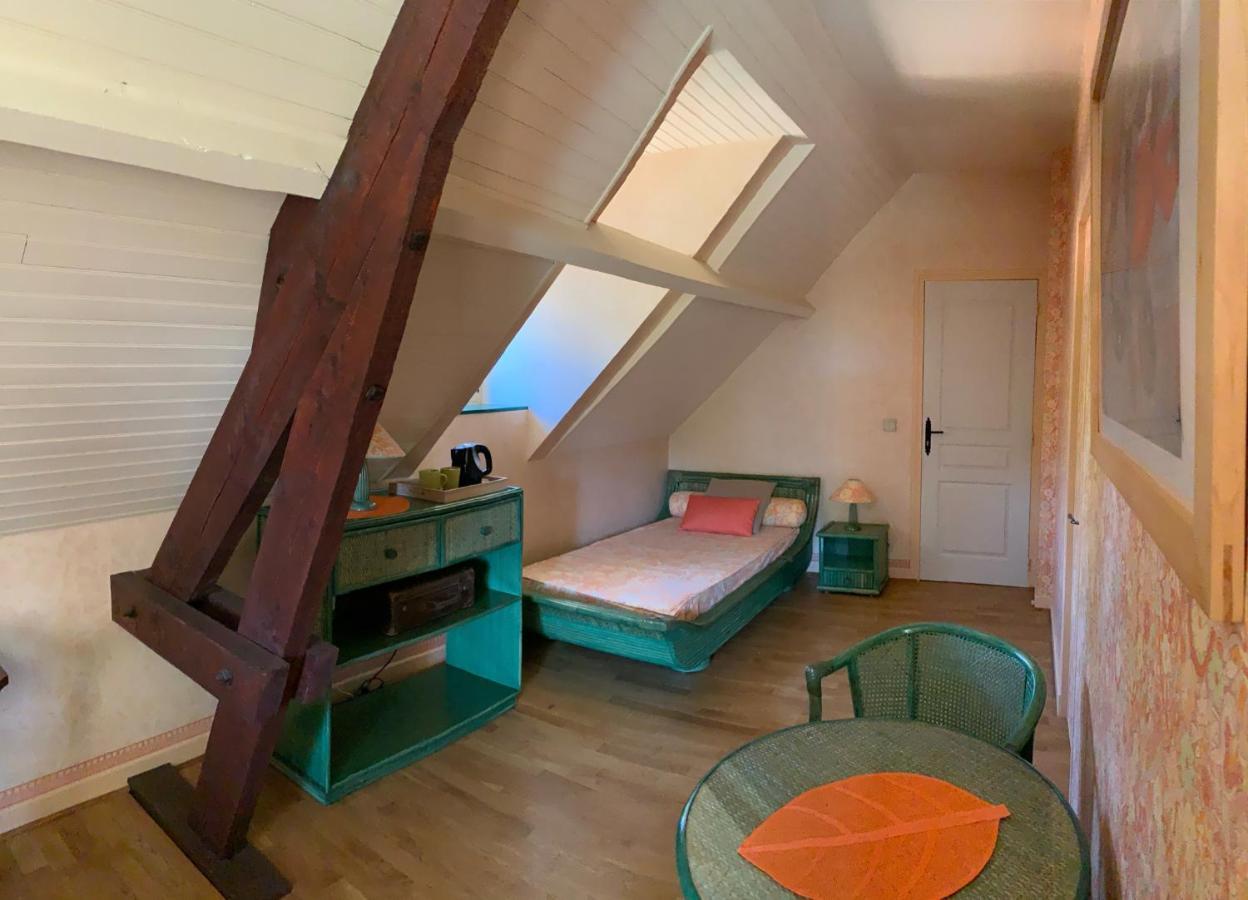 Le Moulin Du Boisset Bed & Breakfast Saint-Denis-les-Martel Exterior photo